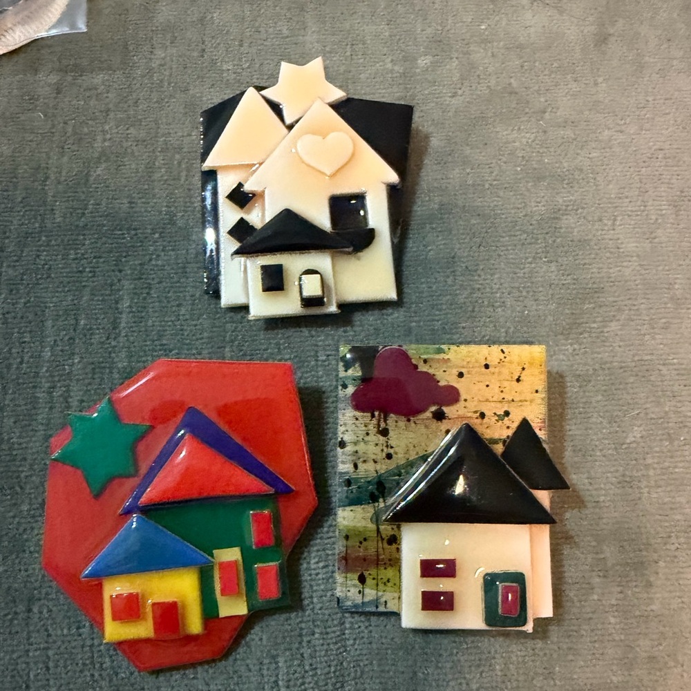 Lucinda Brooch Lot